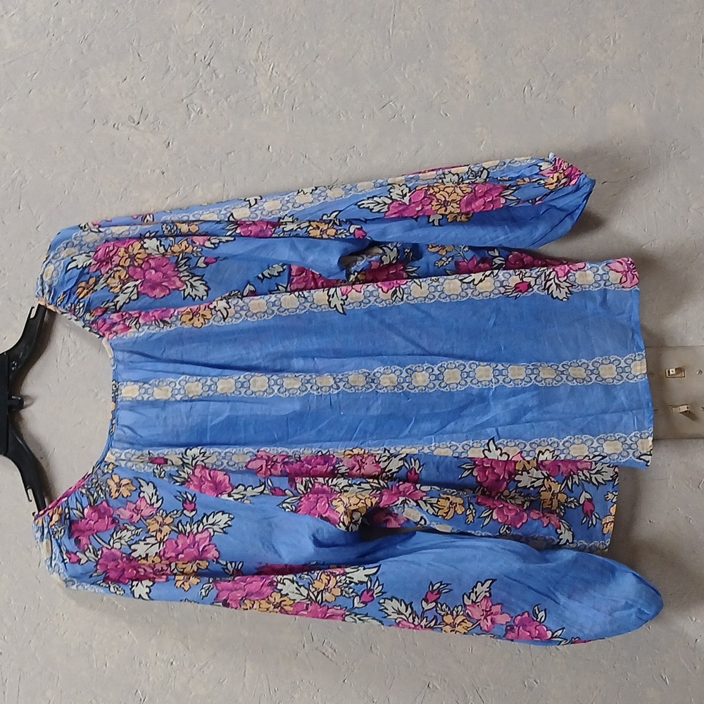 Free People Elena Size Medium Blue and Pink Floral Flowy Top Lightweight FINAL - Picture 7 of 7